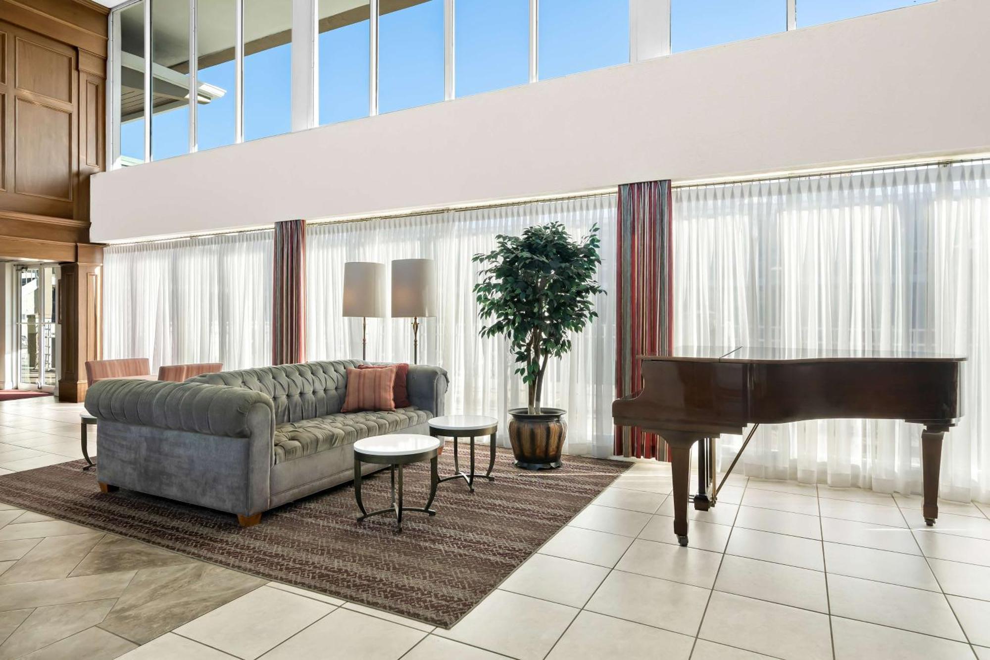 Brandywine Valley Inn Surestay Plus By Best Western ウィルミントン エクステリア 写真