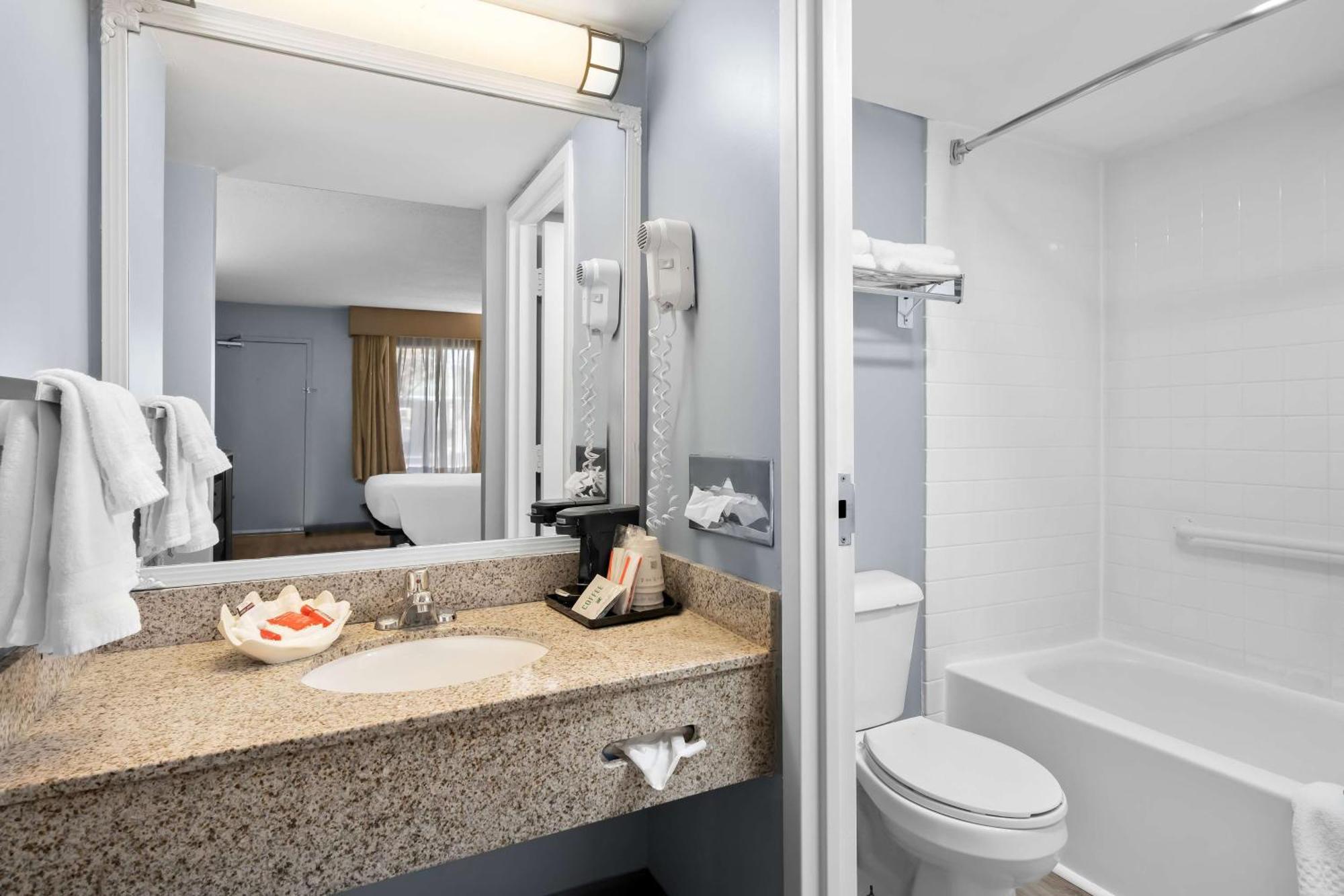 Brandywine Valley Inn Surestay Plus By Best Western ウィルミントン エクステリア 写真