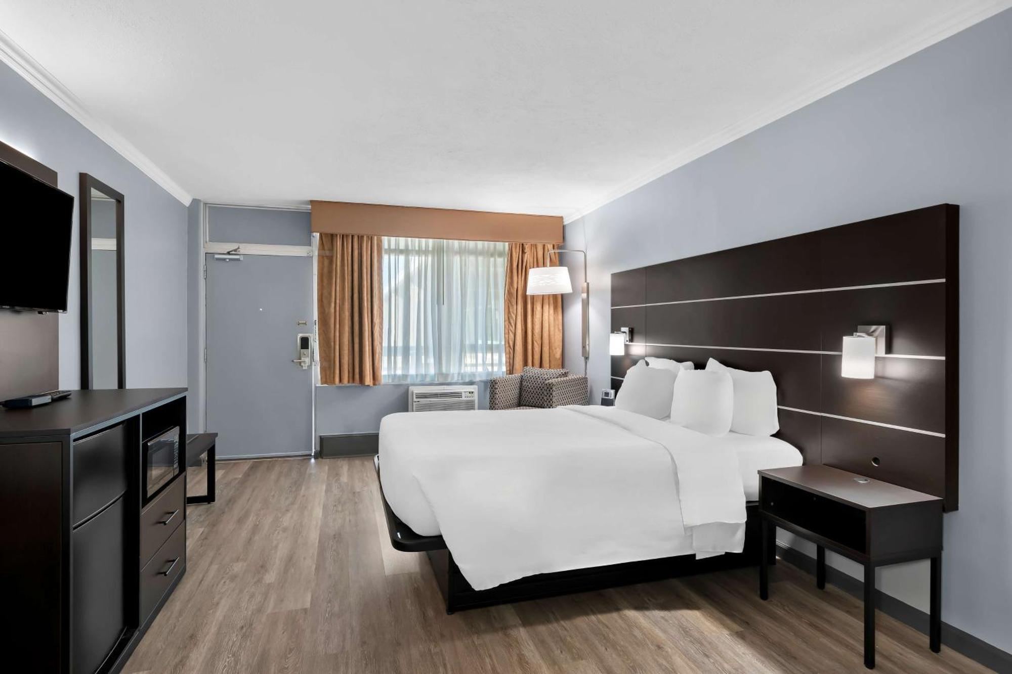 Brandywine Valley Inn Surestay Plus By Best Western ウィルミントン エクステリア 写真